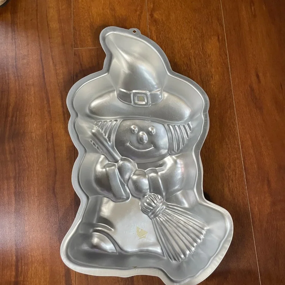 New 1993 Wilton Cute Witch Cake Pan Mold Halloween